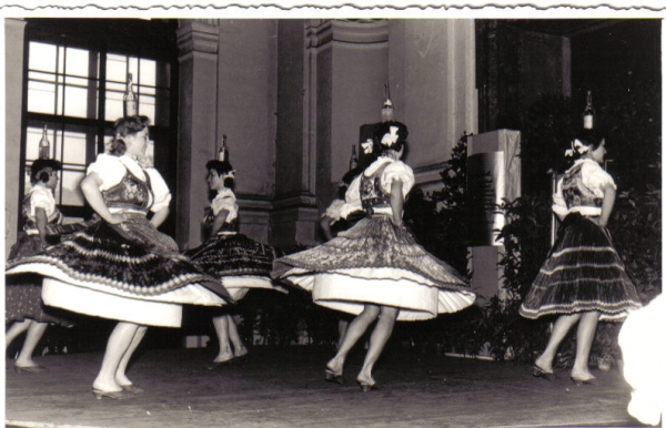 image flaschentanz-in-der-museumstr-jpg