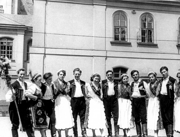 image volkstanztreffen-schwechater-hof-1954-jpg
